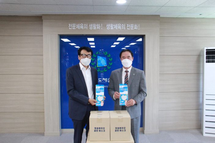 200918 경기도바이애슬론연맹 신현필 회장, 마스크 기부